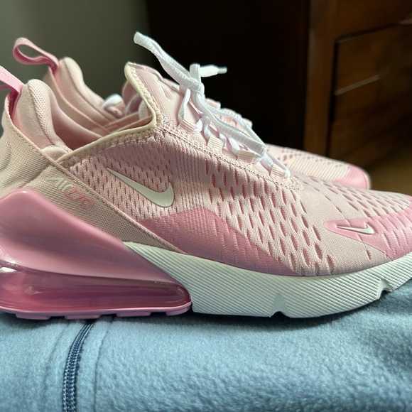 Nike AirMax 270 Big Kids Size 7 fits Women’s Size 8 - Picture 2 of 5